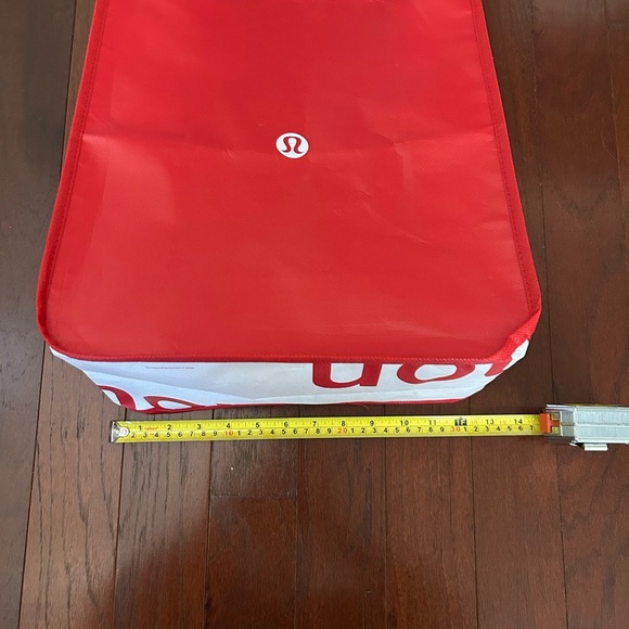 Two Lululemon Reusable Totes Red/black White
Classic Shopping Bag Snap Closure - Picture 3 of 10